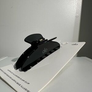 ALO Yoga Glossy Black Hair Clip